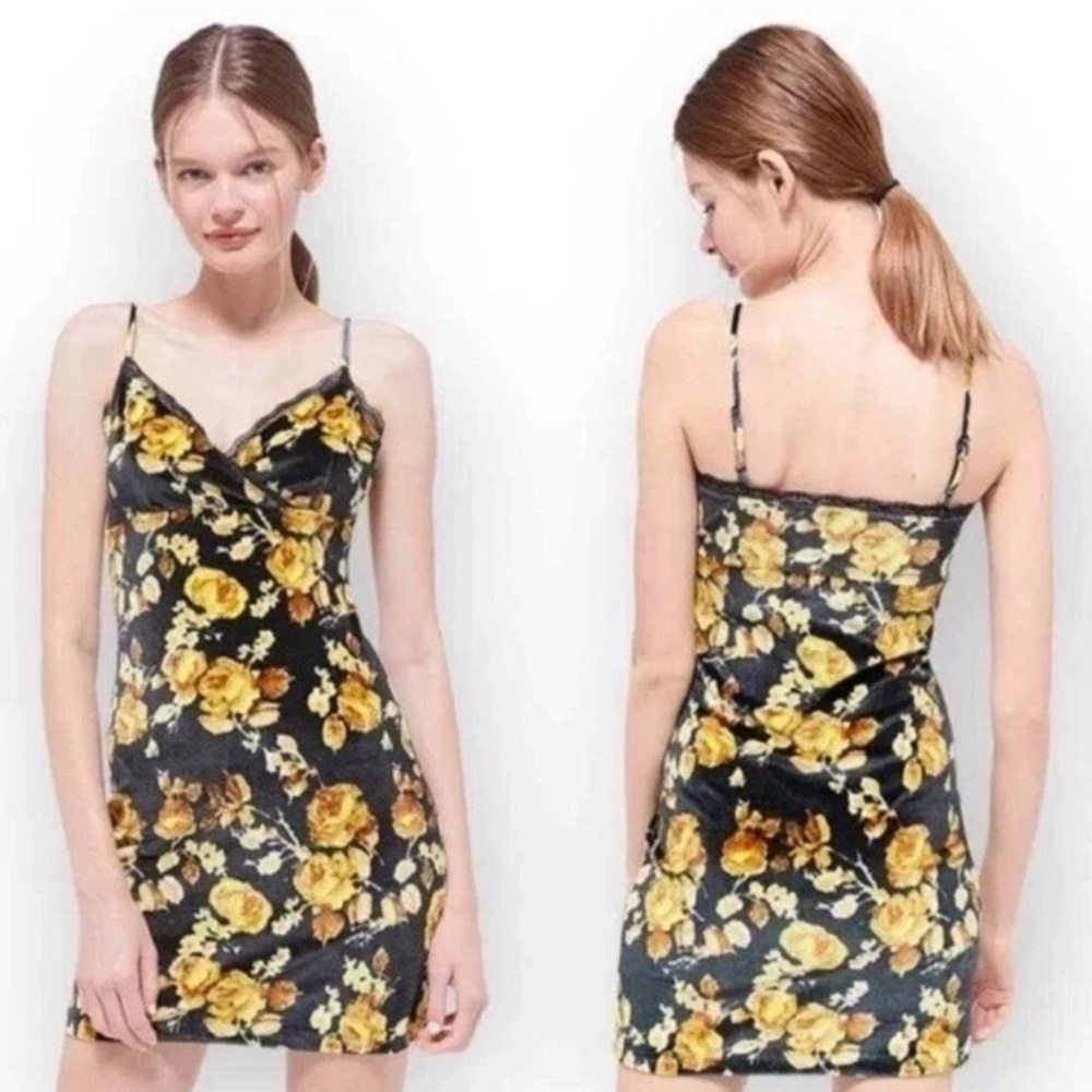 NWT Urban Outfitters Black and Yellow Rose Velvet Mini Dress sz S - XS ?